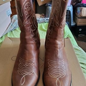 EUC Coconuts by Matisse mid calf boots with tassle